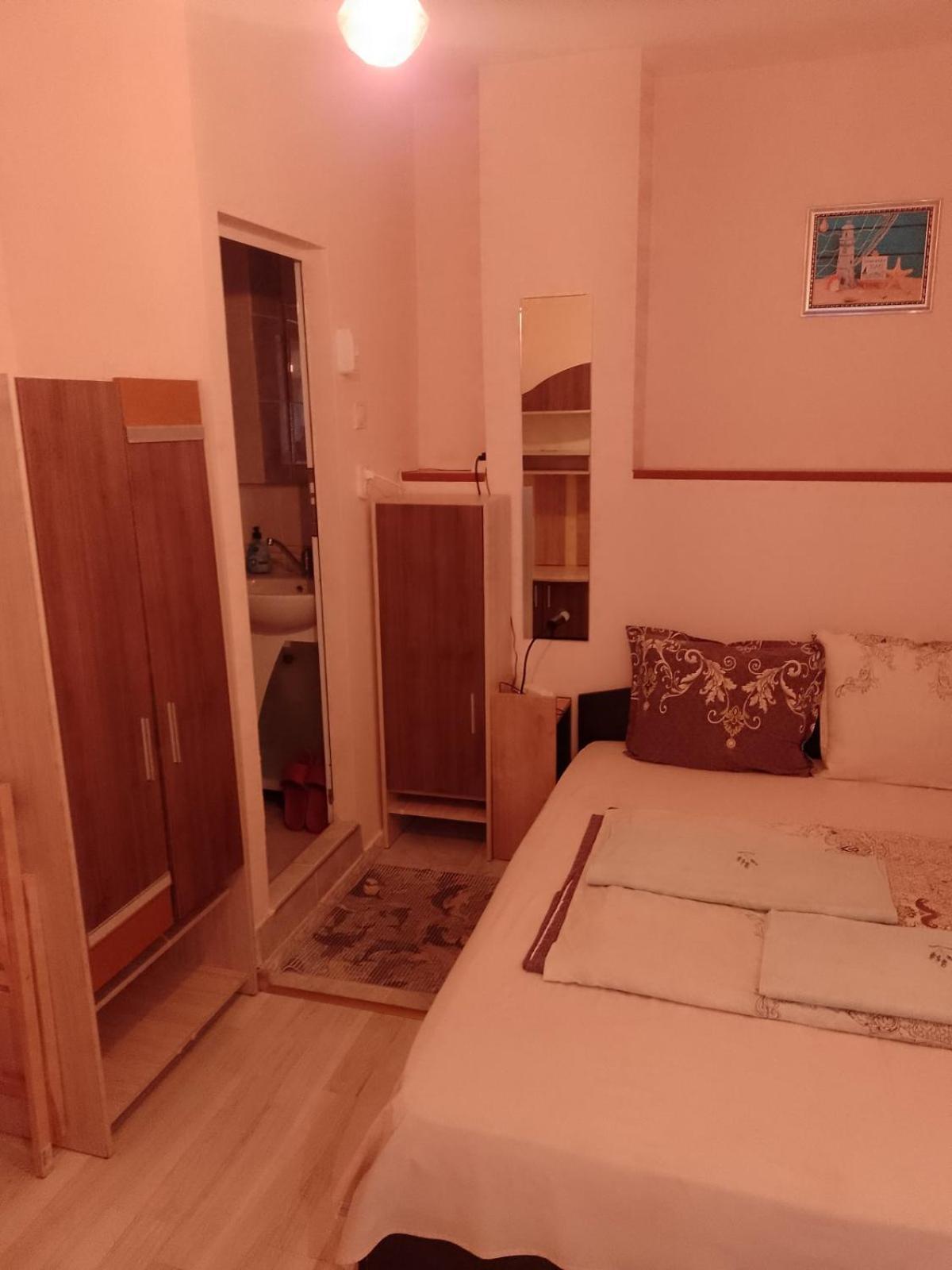 Top Center Apartment And Rooms Varna Esterno foto
